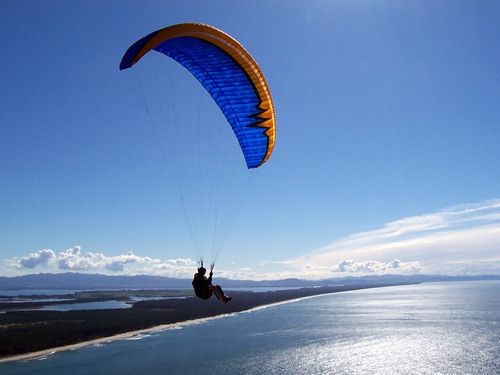 Hang gliding, Mauao, Mt Maunganui, NZ. 